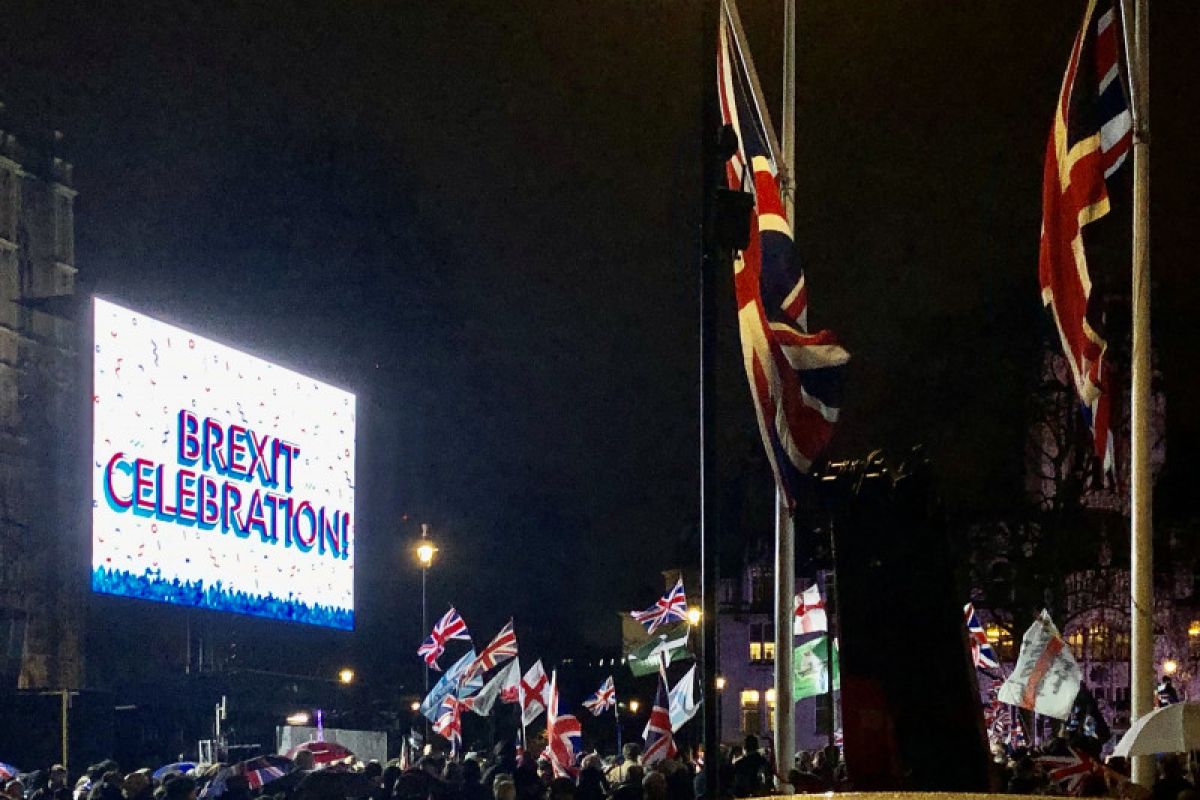 Warga Inggris merayakan Brexit di Parlemen Square London