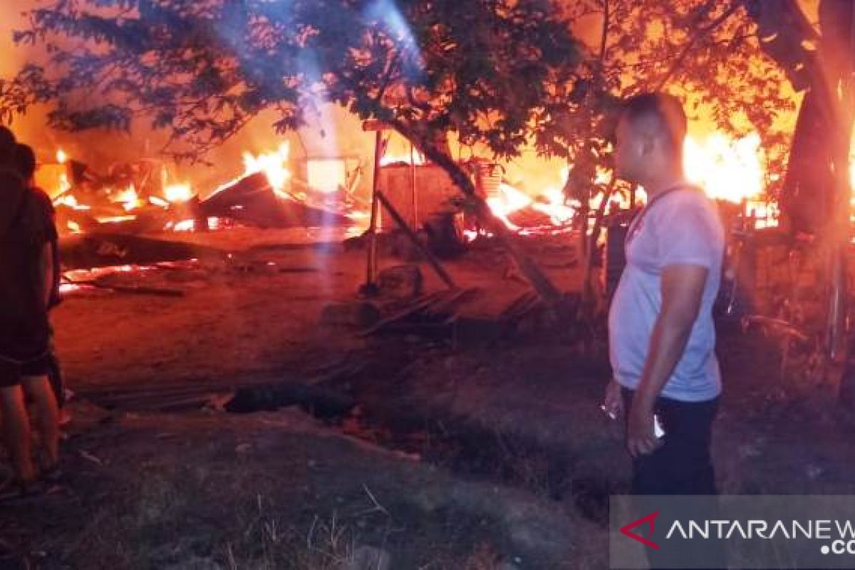 24 rumah karyawan PT.MIR di Tapsel habis terbakar