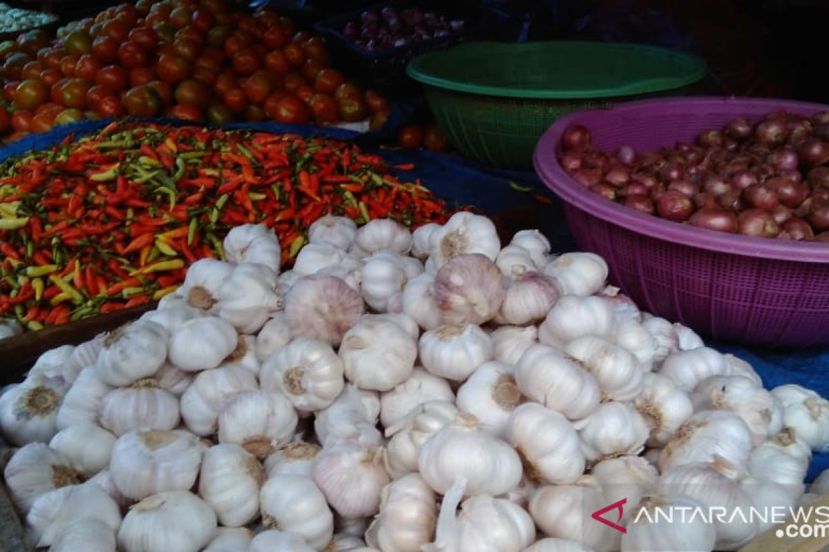 Harga bawang putih merangkak naik akibat cuaca ekstrem