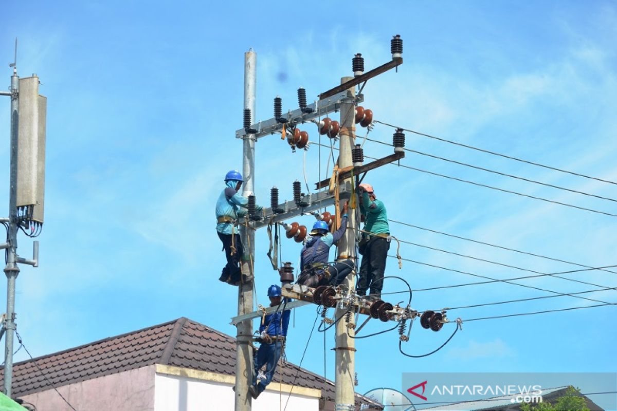 100 persen pelanggan PLN Desa Sungai Rasau gunakan listik prabayar