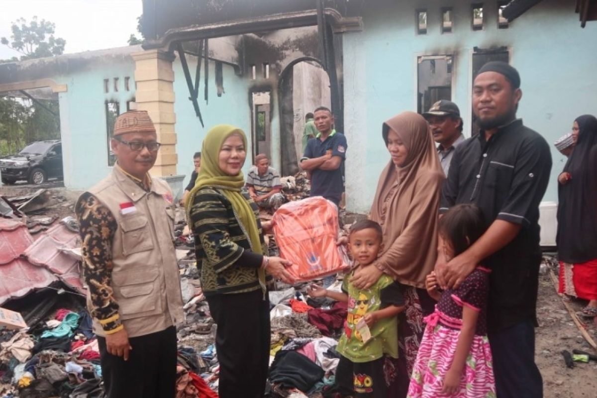 BPBD Provinsi Gorontalo salurkan bantuan untuk korban kebakaran