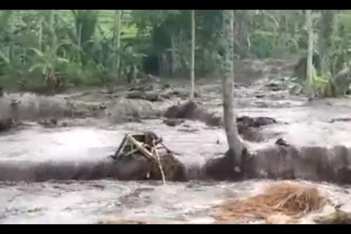 Debit Sungai Jompo meningkat berpotensi banjir bandang di Jember (Video)