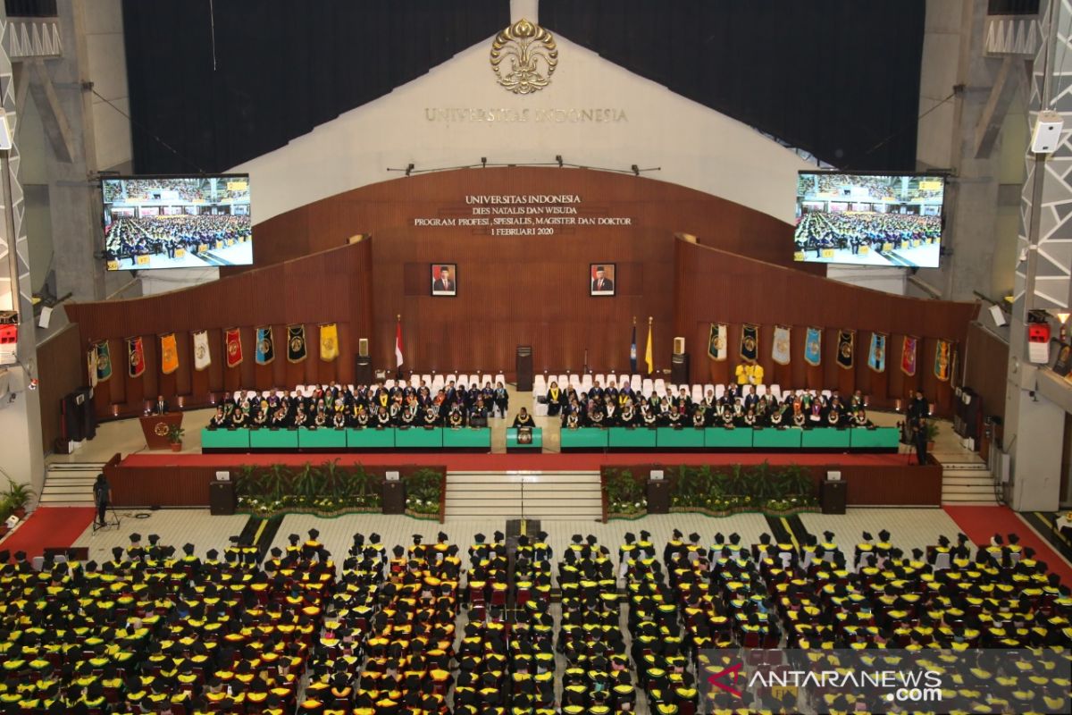 1.007 orang wisudawan UI lulus cumlaude