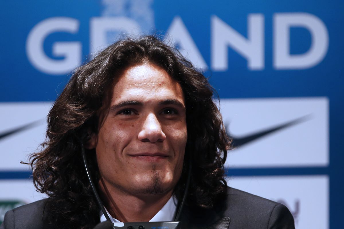 Edinson Cavani dipastikan tak diturunkan saat debut lawan Newcastle