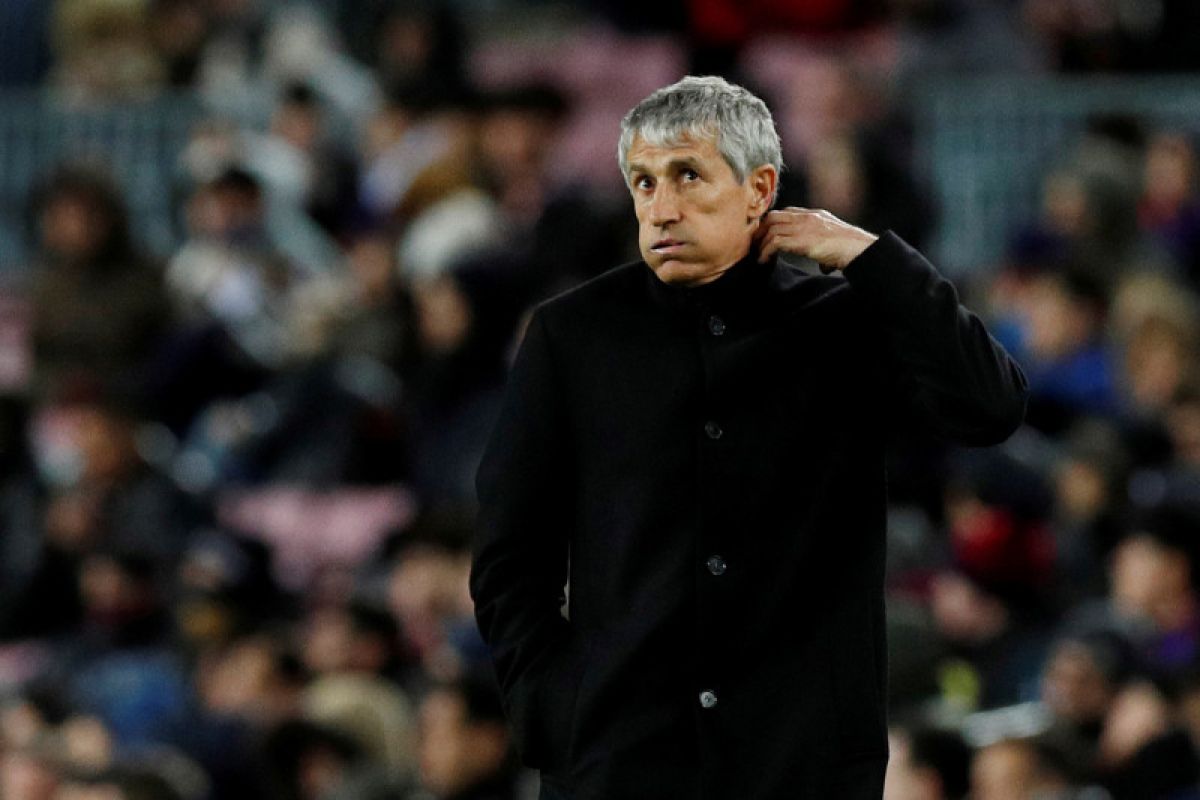 Quique  Setien gugat Barcelona soal pelanggaran kontrak