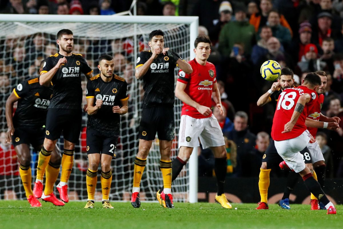 United ditahan seri Wolves