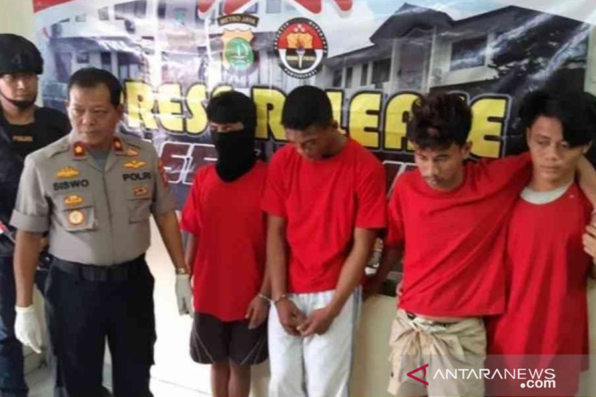 Polisi Bekasi bekuk empat buronan begal