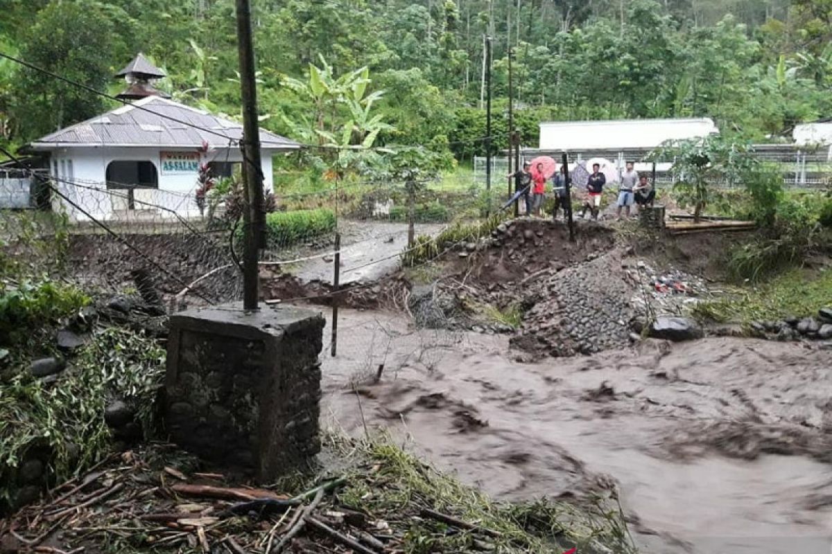 Gubernur Jatim akan kunjungi lokasi banjir bandang di Jember