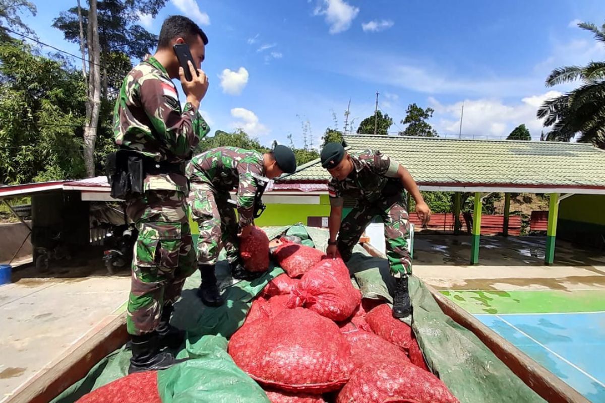 Satgas Pamtas 641 amankan sebanyak 5,4 ton bawang merah