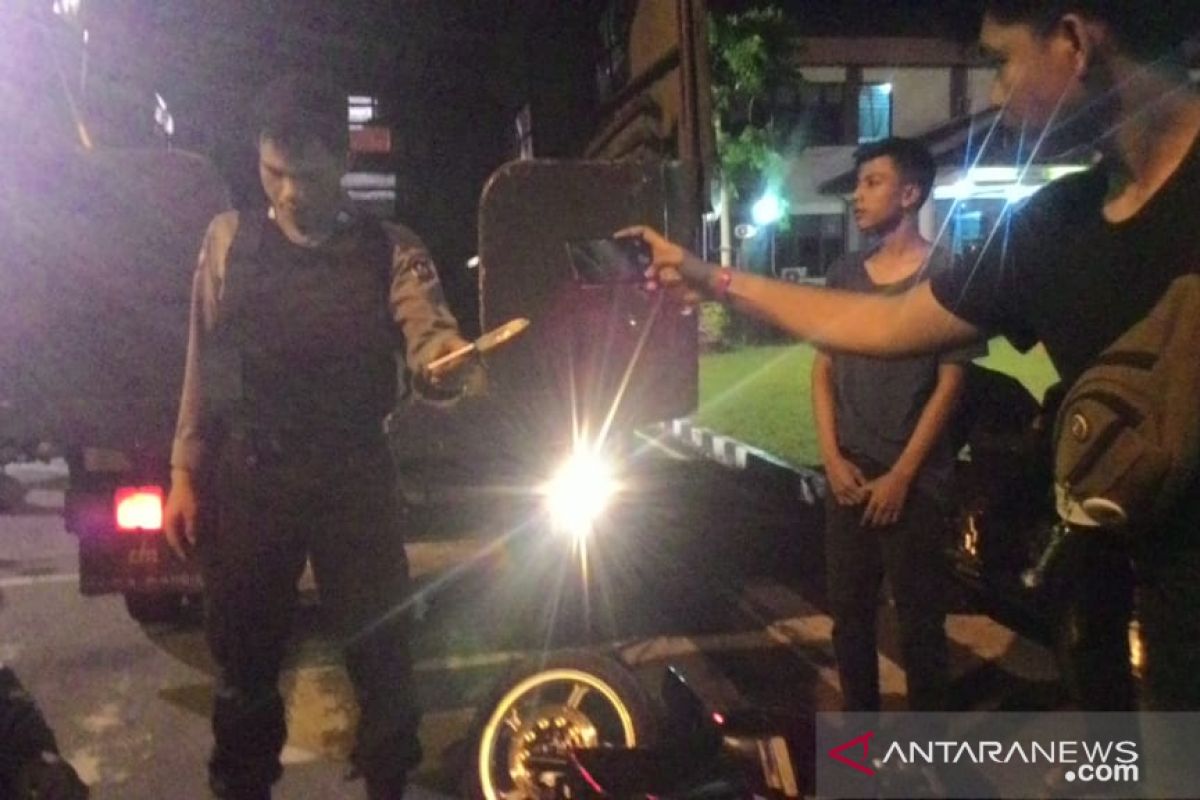 Polisi amankan remaja bawa senjata tajam