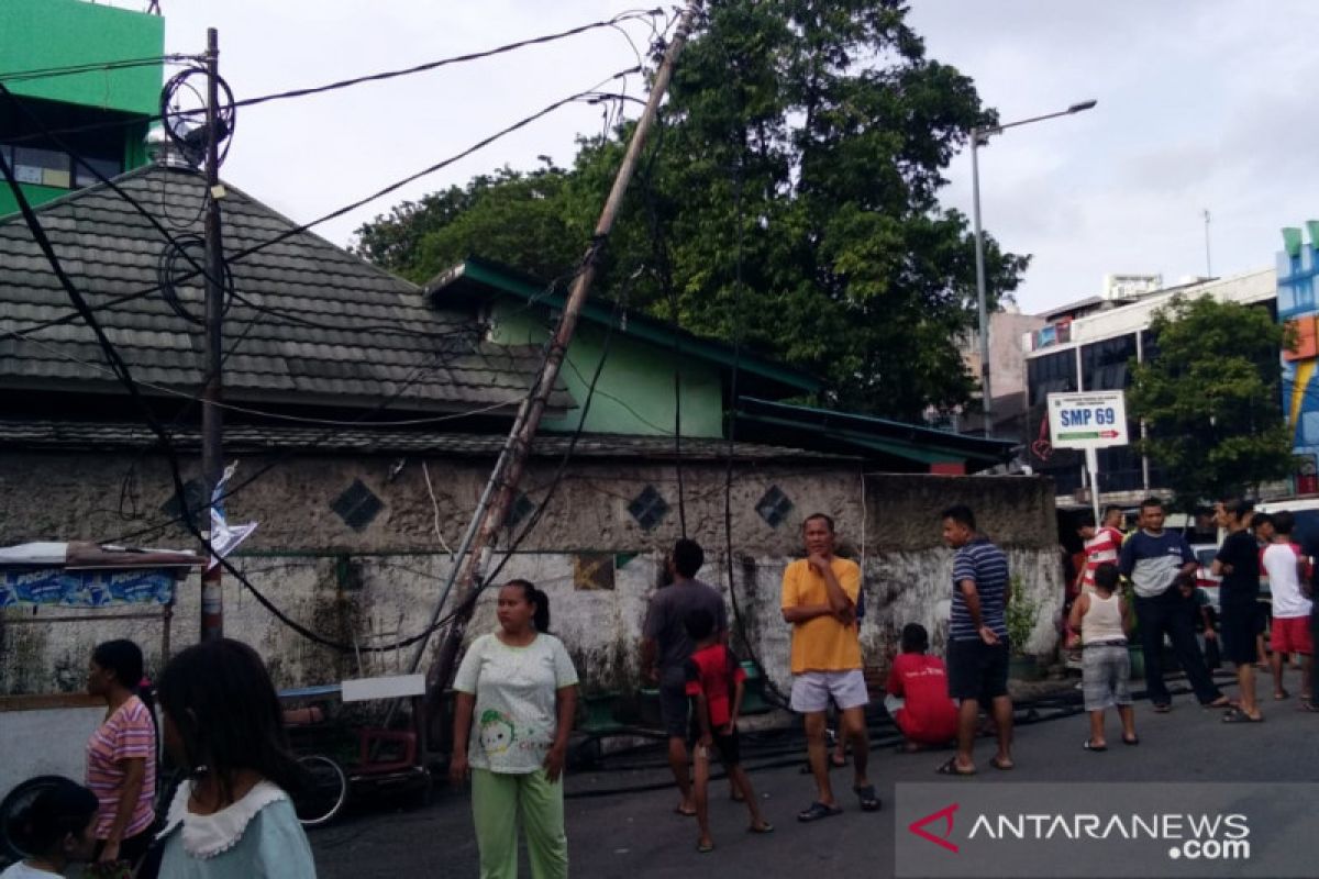 PLN tindak lanjuti tiang listrik roboh di Tanjung Duren Utara