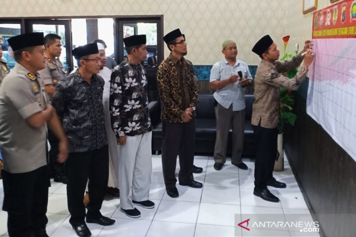 Respon masyarakat HST terhadap pembakaran tempat ibadah di Minahasa