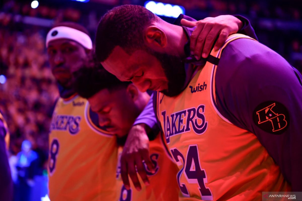 Lakers masih diliputi duka