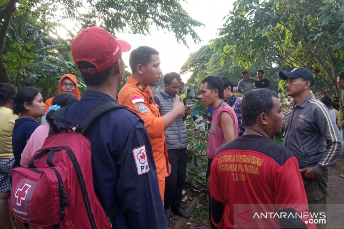 Petugas gabungan masih cari anak hanyut di kali Tangerang