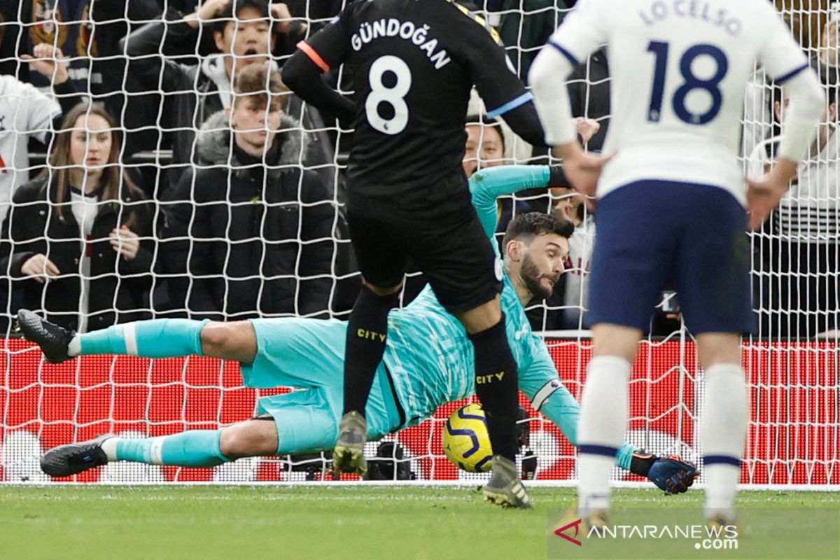 Gundogan gagal penalti, Tottenham bekuk Man City 2-0
