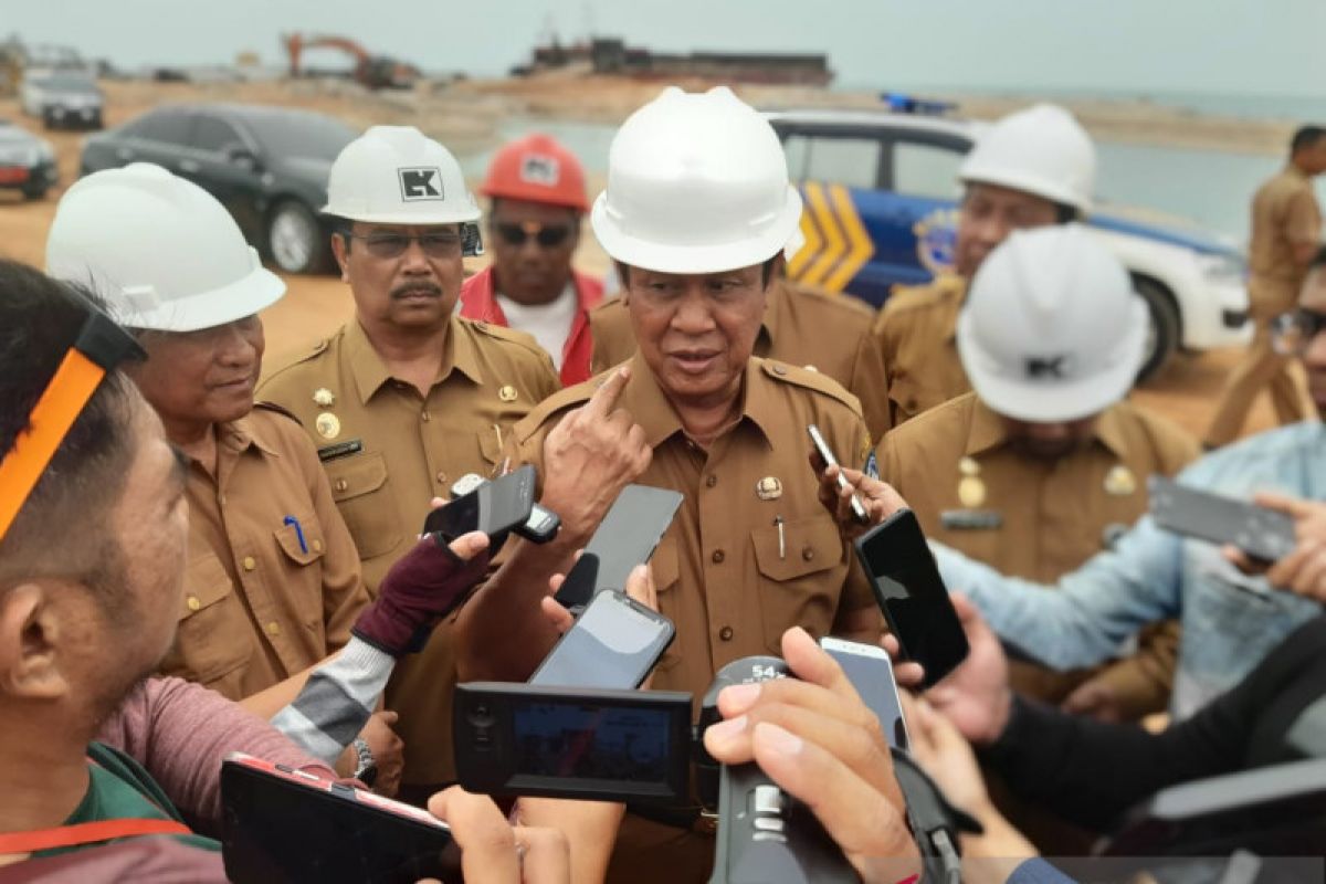 Plt Gubernur Kepri tersenyum dengar informasi dilarikan ke RS Singapura