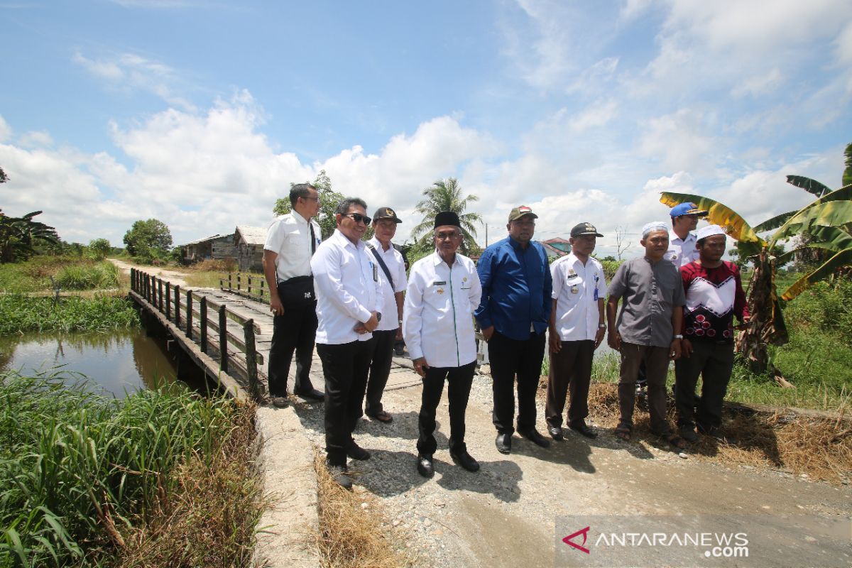 Bupati Banjar komitmen bangun jalan antar desa