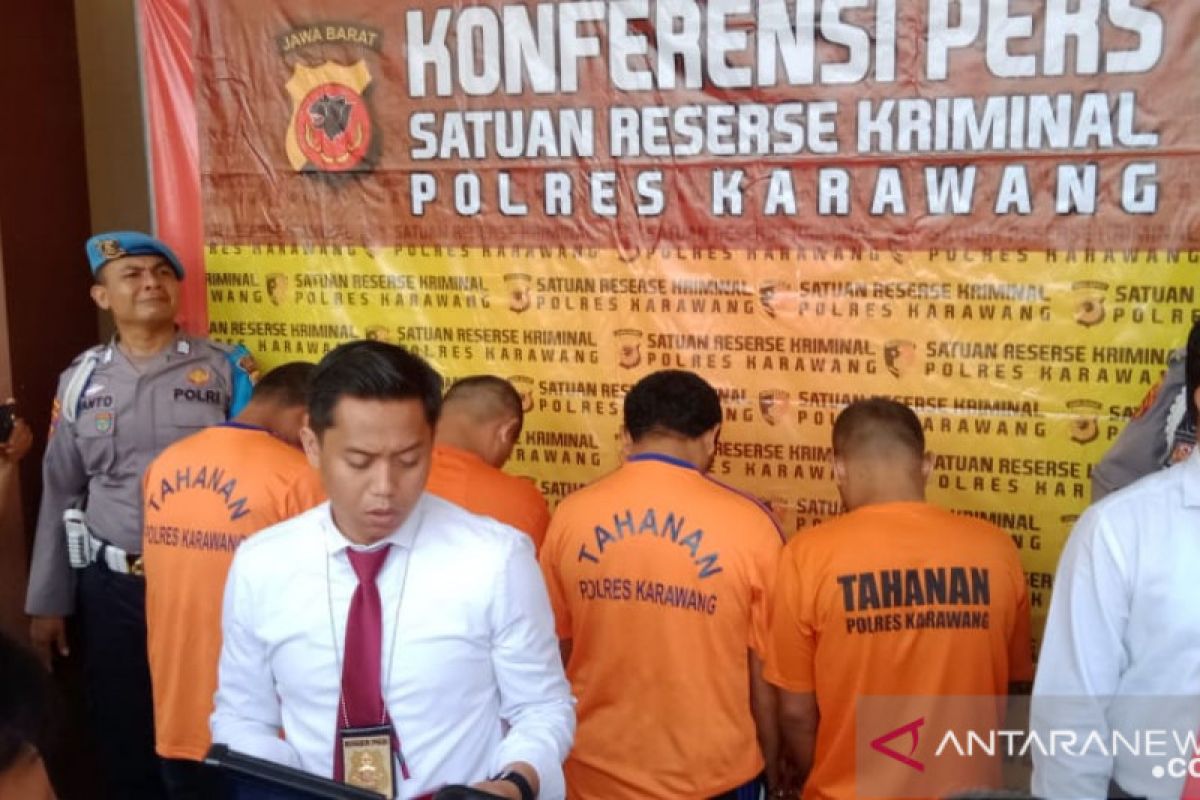 Komplotan pencuri modus pecah kaca mobil di Karawang ditangkap polisi