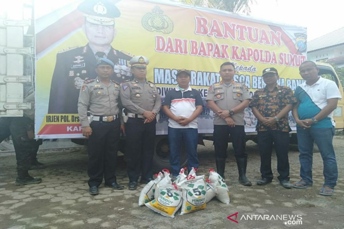 Kapolres Tapteng serahkan bantuan Kapolda Sumut untuk korban banjir