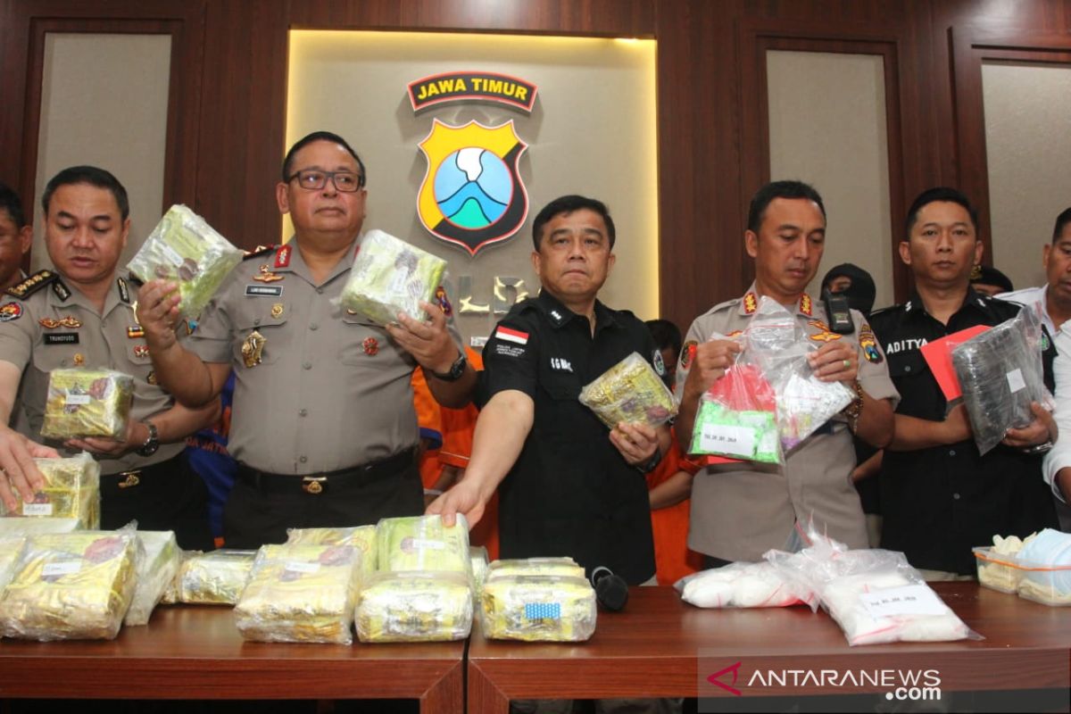 Polda Jatim tangkap dua warga Malaysia pengedar sabu-sabu 15 kg