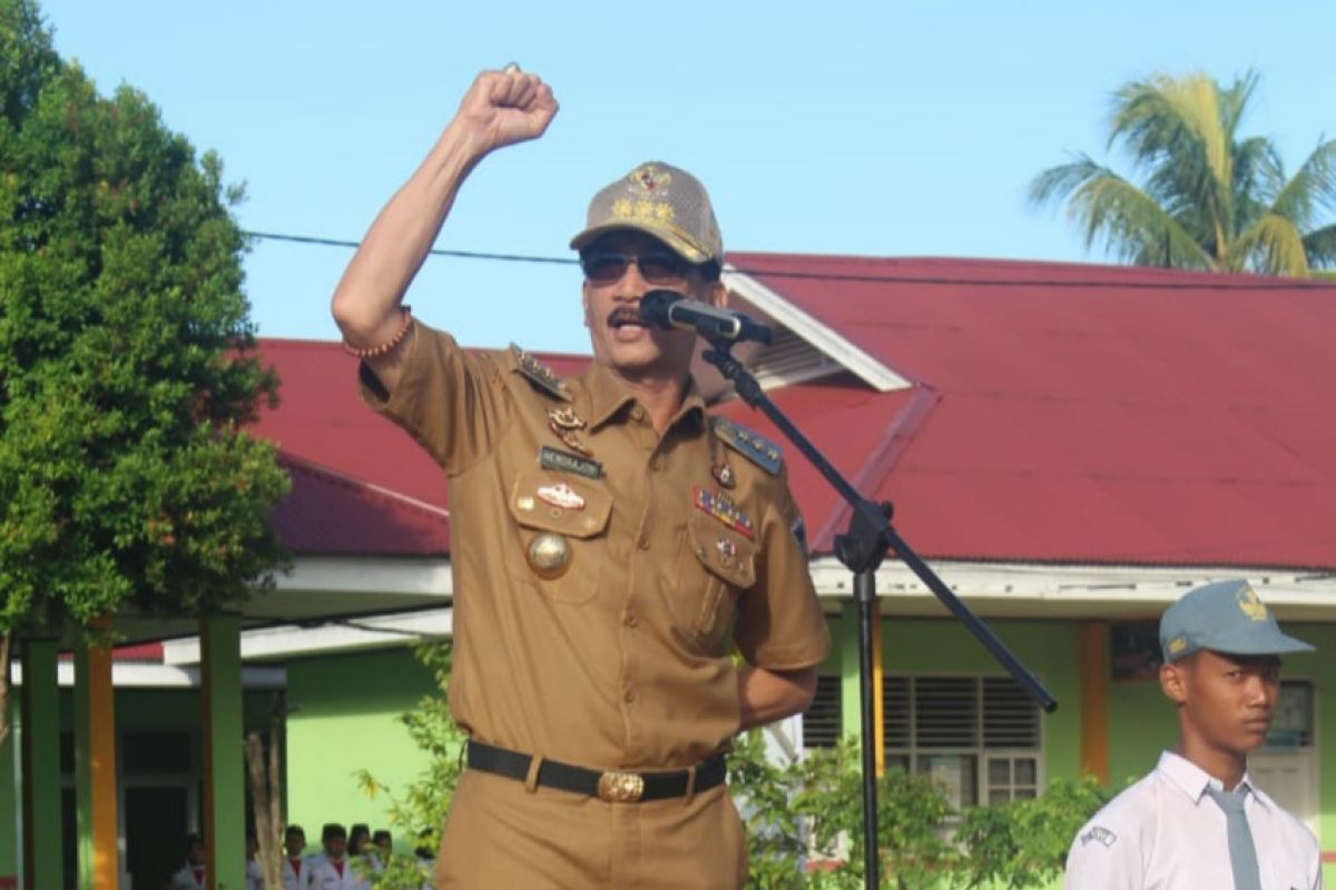 Bupati Pesisir Selatan Hendrajoni motivasi para siswa SMKN 1 Painan