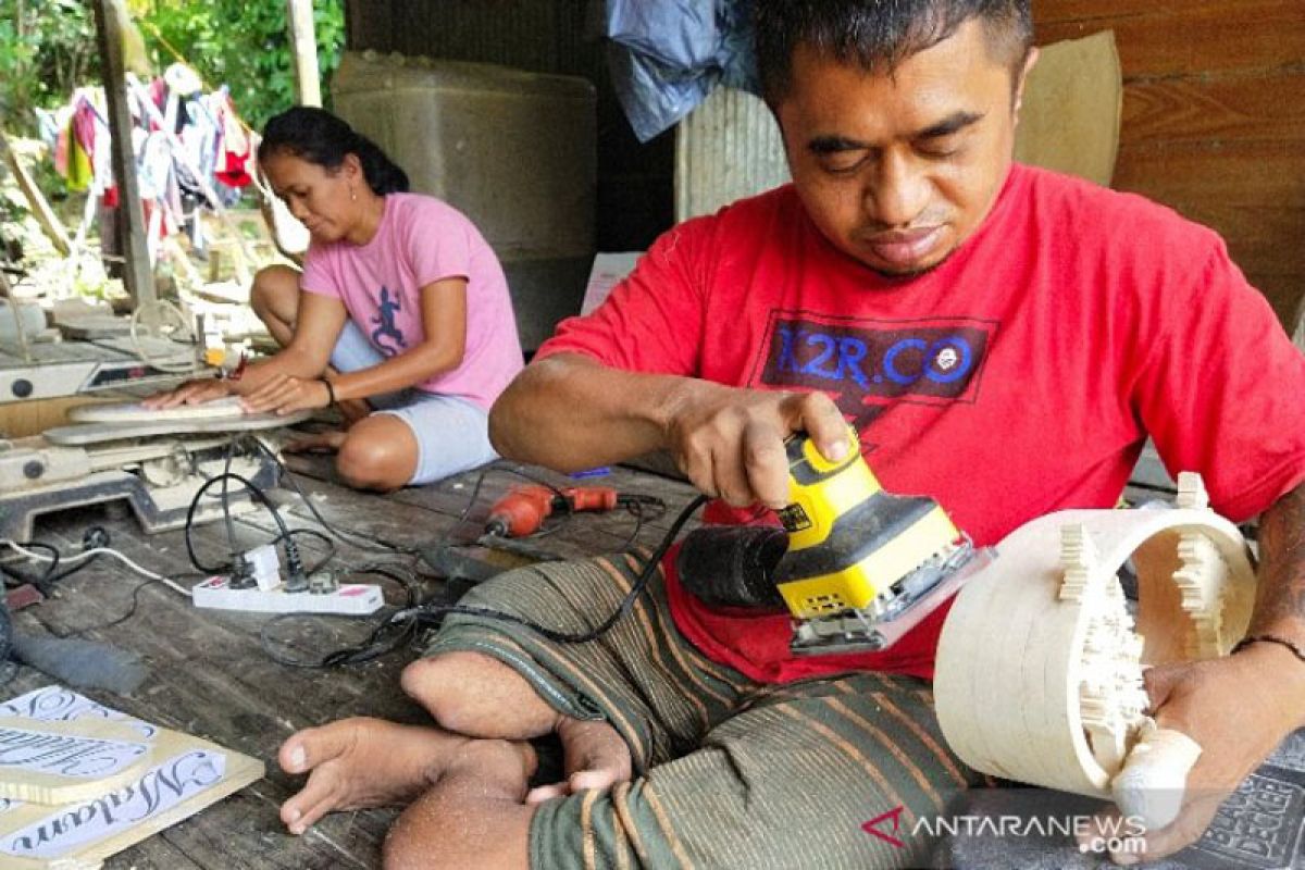 Penyandang disabilitas Barito Timur hasilkan kerajinan nilai tinggi