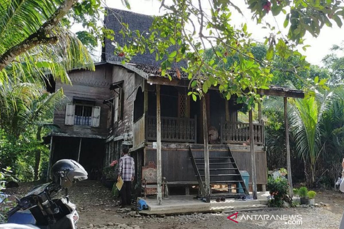 Tim Pelestarian Cagar Budaya Observasi Rumah Banjar di Balangan