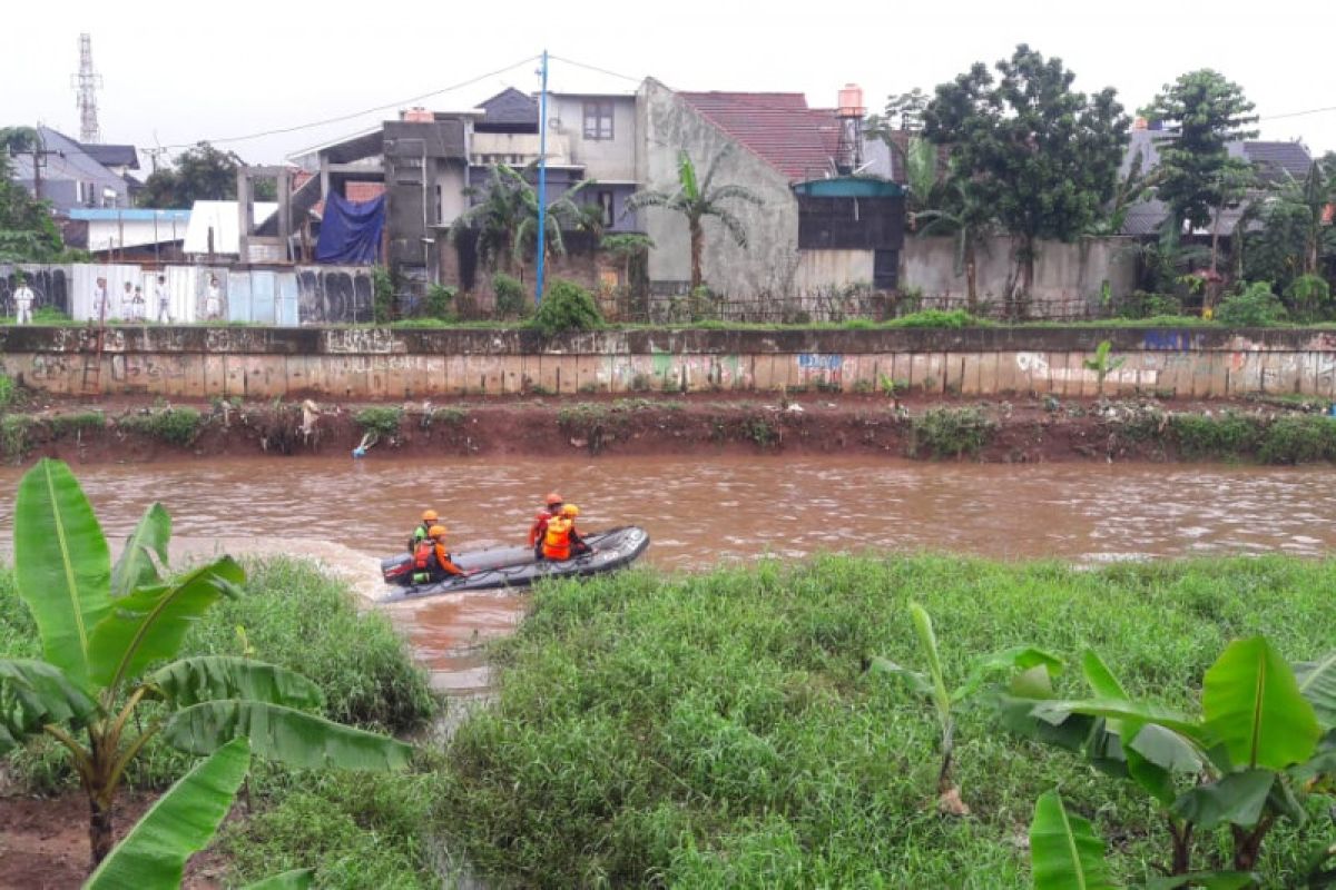 Bocah tenggelam di Kali Pesanggrahan tiga hari belum ditemukan