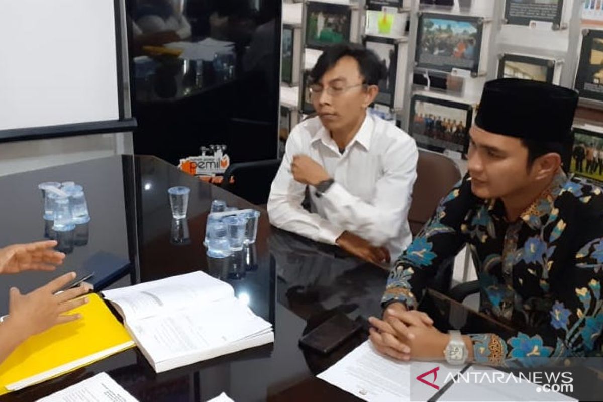 Ingin maju di Pilgub Sumbar, mantan suami Dewi Persik datangi KPU