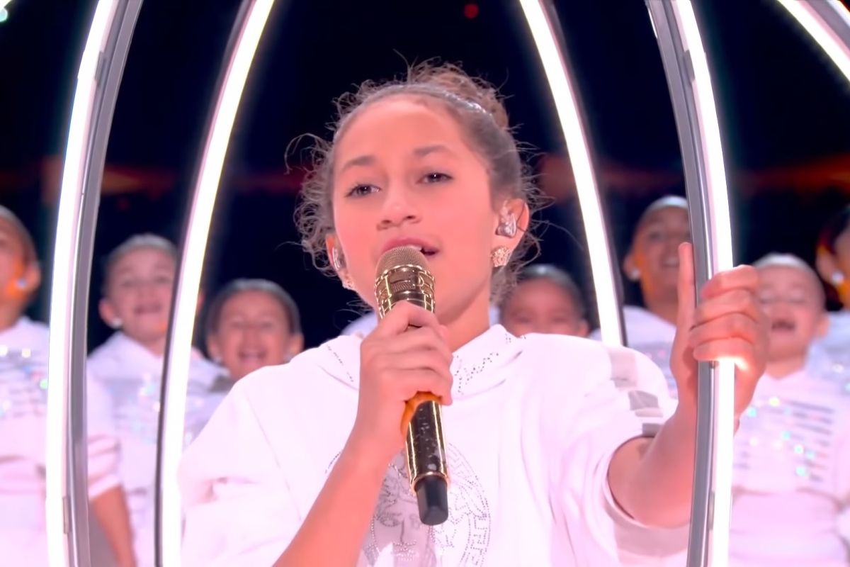 Emme, anak JLo menyanyi di Super Bowl