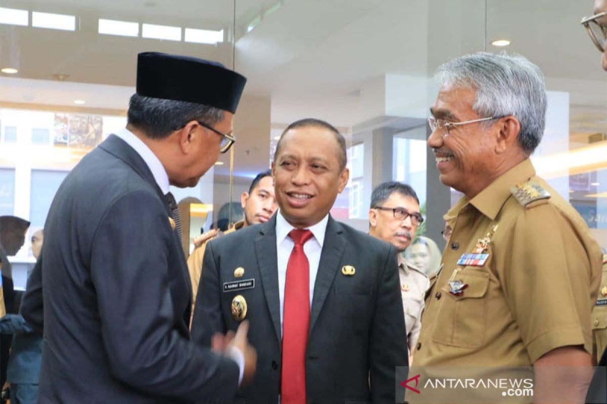 Bupati lutim hadiri sertijab Kepala OJK Regional 6 Sulampua