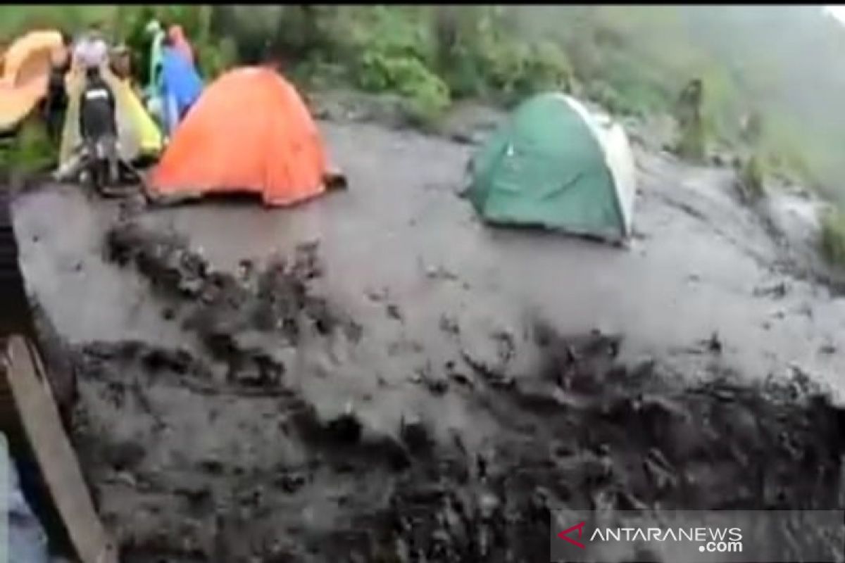 BTNGMb imbau pendaki Merbabu waspadai hujan deras