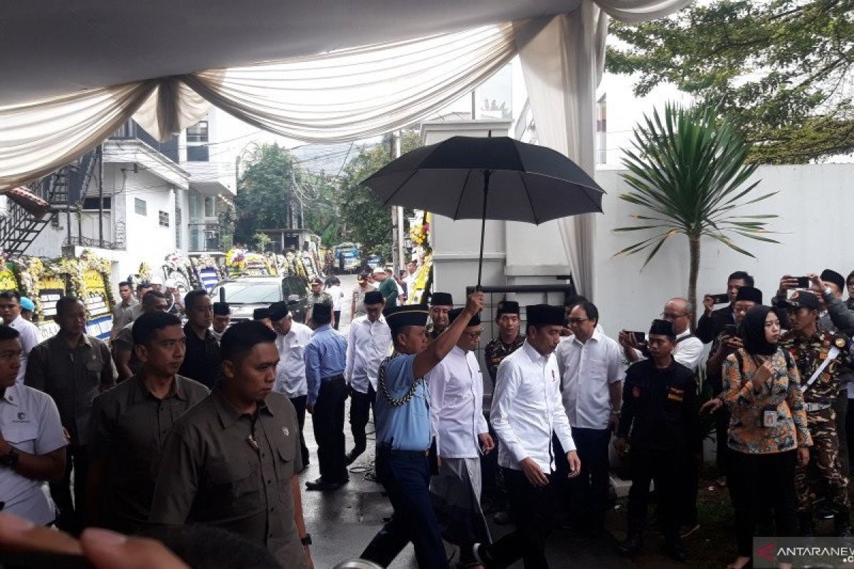 Sejumlah tokoh dan pejabat negara melayat di rumah duka Salahuddin Wahid