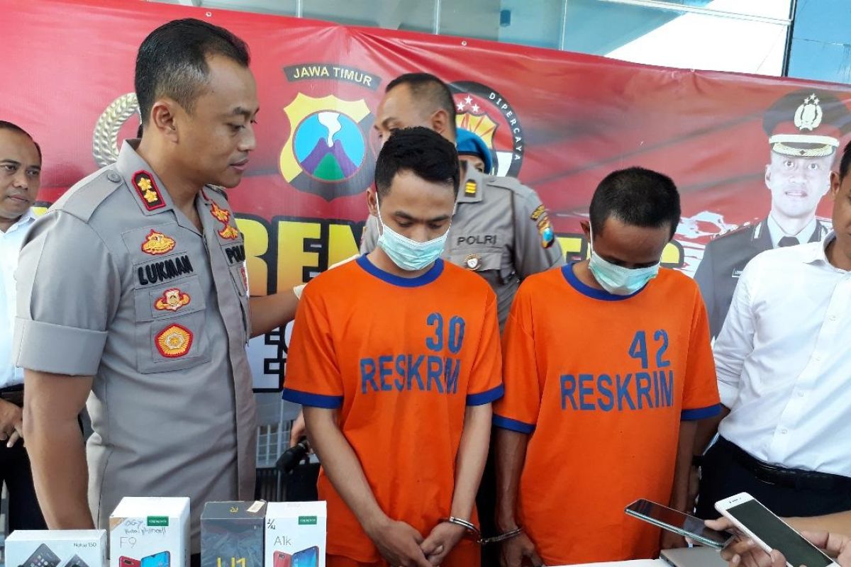 Polisi ringkus dua pembobol toko ponsel di Kediri