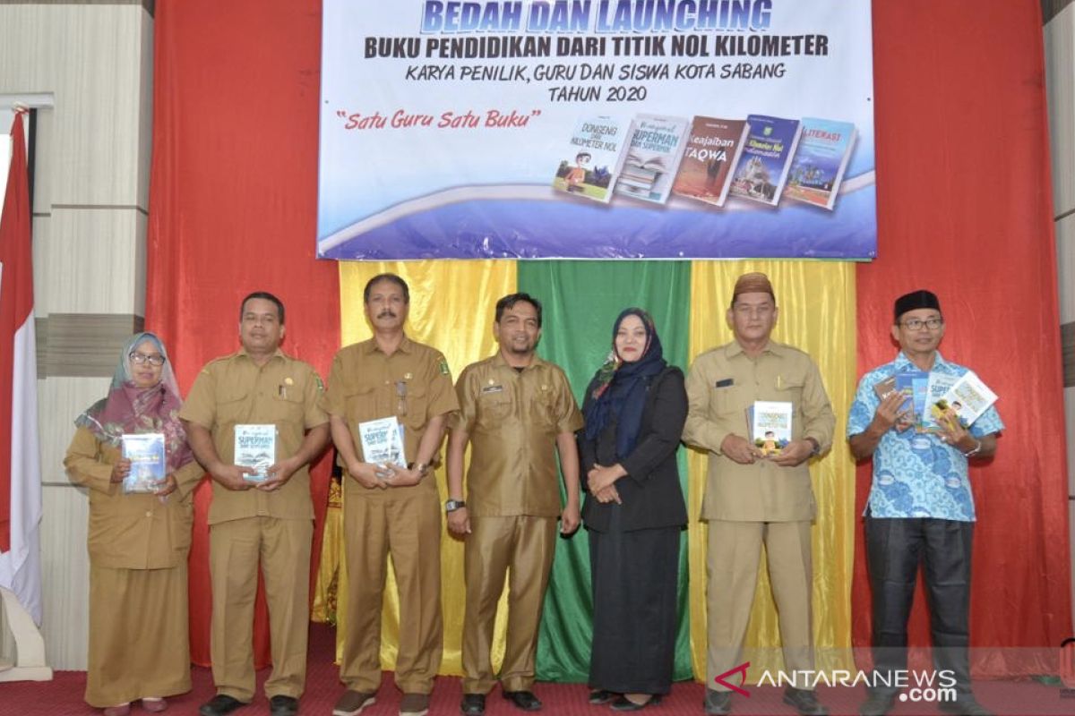 Pemko Sabang beri penghargaan guru berprestasi nasional