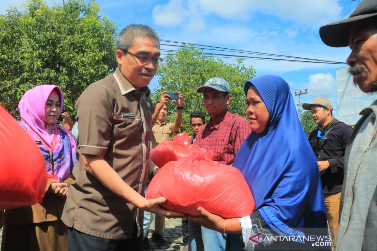 Wawali serahkan bantuan pangan korban banjir