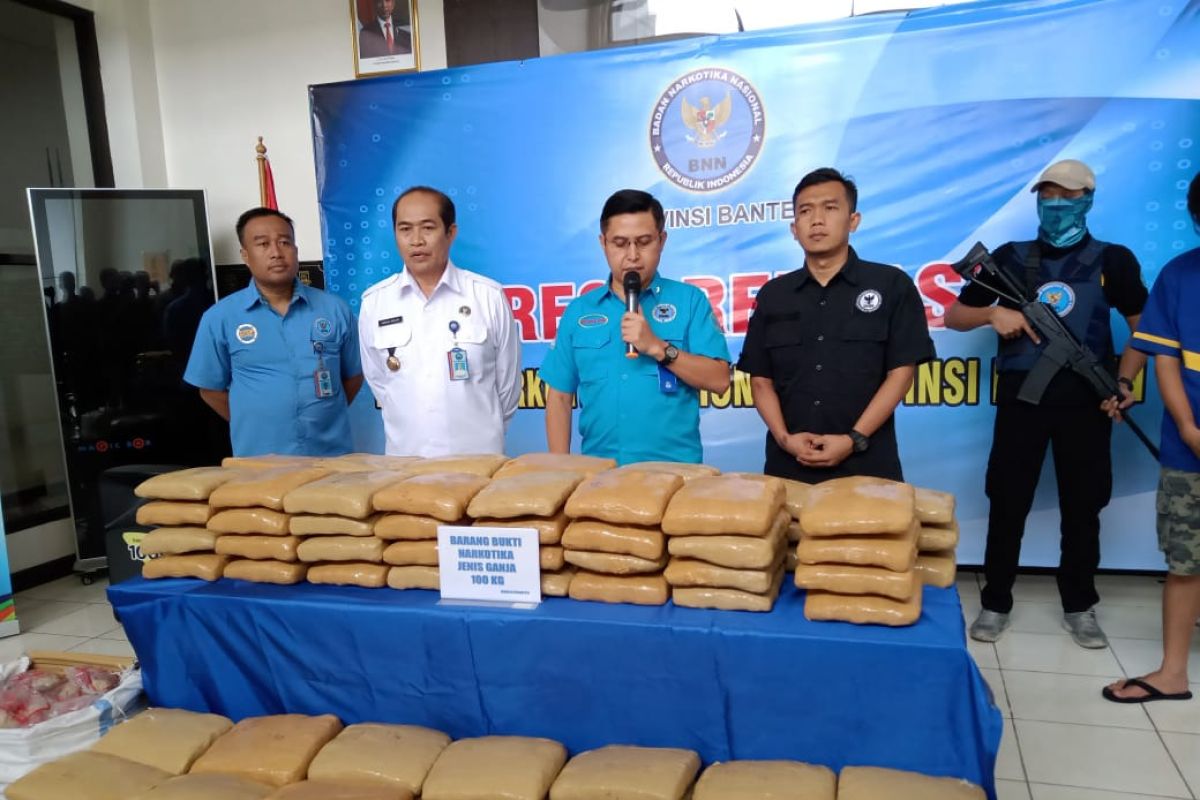 Penyelundup 100 kilogram ganja, BNNP Banten amankan tersangka