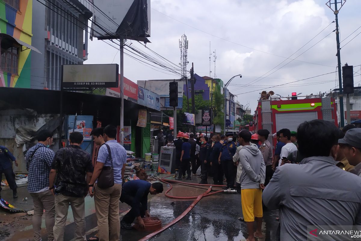 Toko bangunan di Medan terbakar,  18 armada kebakaran dikerahkan