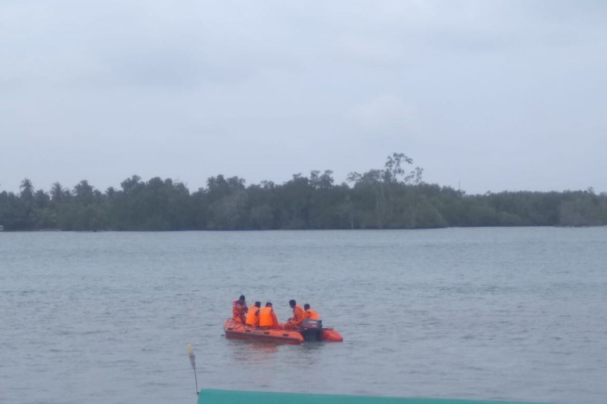 Tim Basarnas Babel lakukan pencarian nelayan hilang di perairan Pulau Nado Belitung