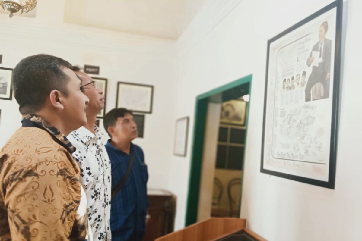 Rombongan DPRD DIY-Surabaya kunjungi rumah kelahiran Bung Karno