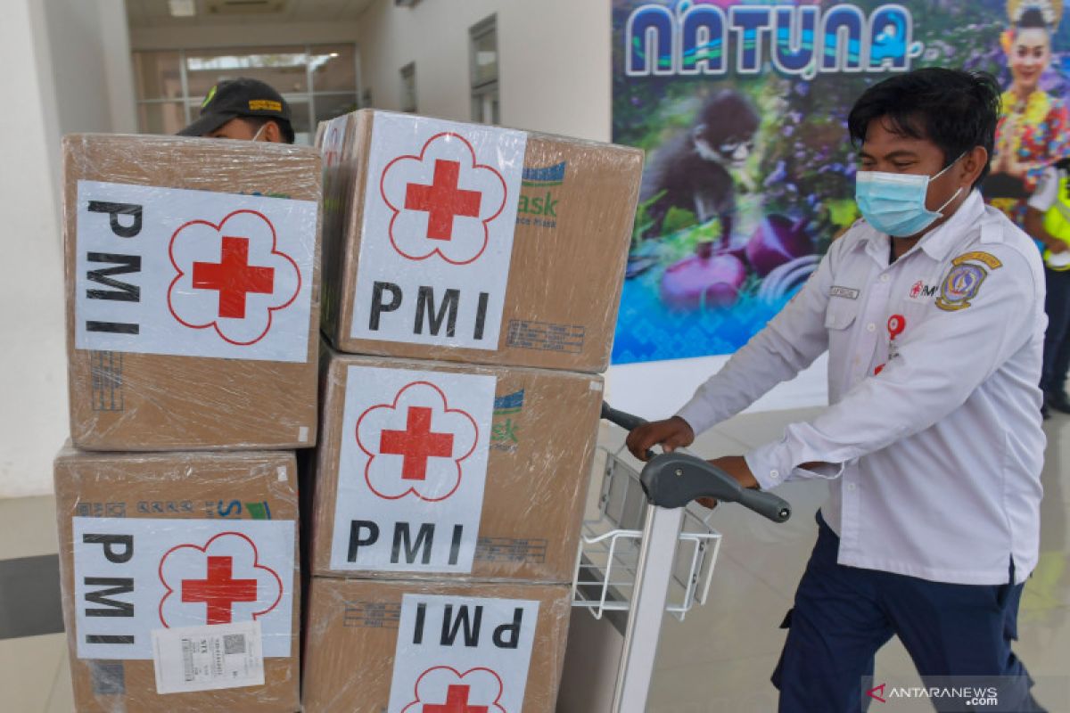 Din Syamsuddin mengimbau pemerintah berbagi masker dan hand sanitizer