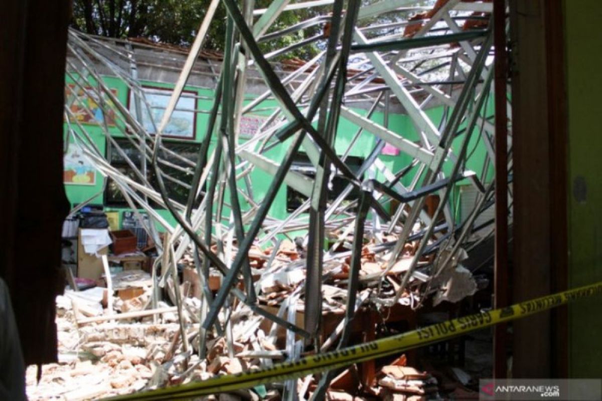 Polda Jatim tetapkan PNS Dindik Kota Pasuruan tersangka SDN ambruk