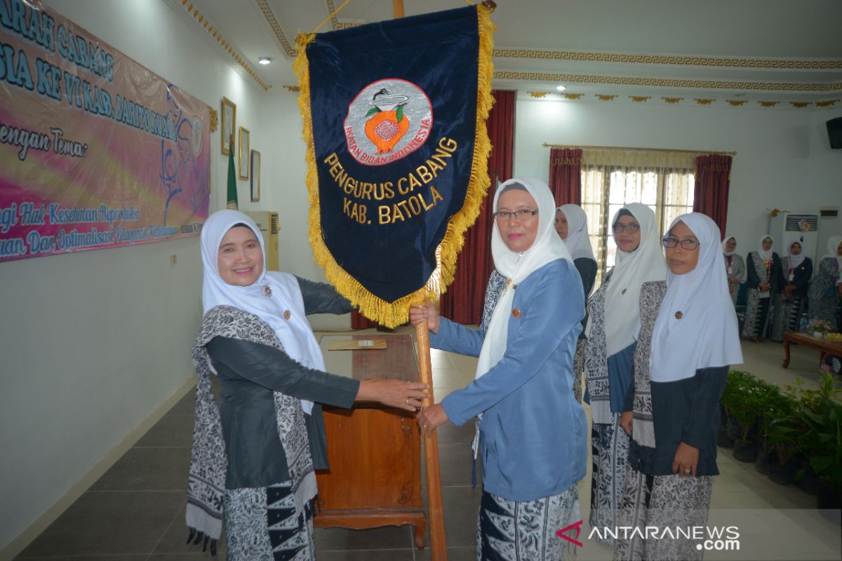 Bupati : Bidan harus siap mengabdi ke pelosok daerah