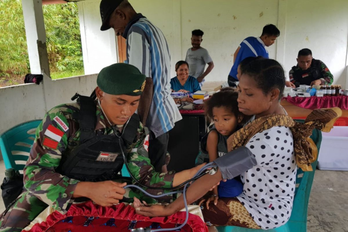 Satgas Yonif 755 gelar pelayanan kesehatan di Kampung Anus, Papua