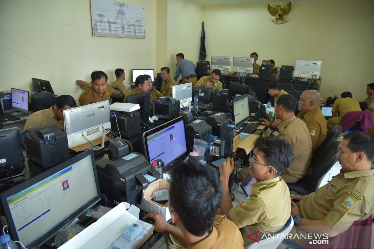 Terima 191.442 blangko, Kabupaten Bekasi mulai cetak massal KTP-E