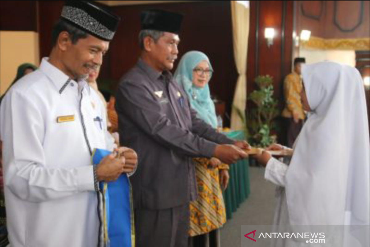 510 siswa madrasah wisuda tahfidz di Sijunjung