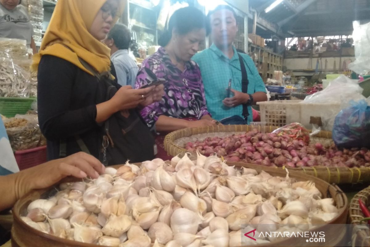 Harga bawang putih meroket, Pemkot Surakarta tunggu kebijakan pusat