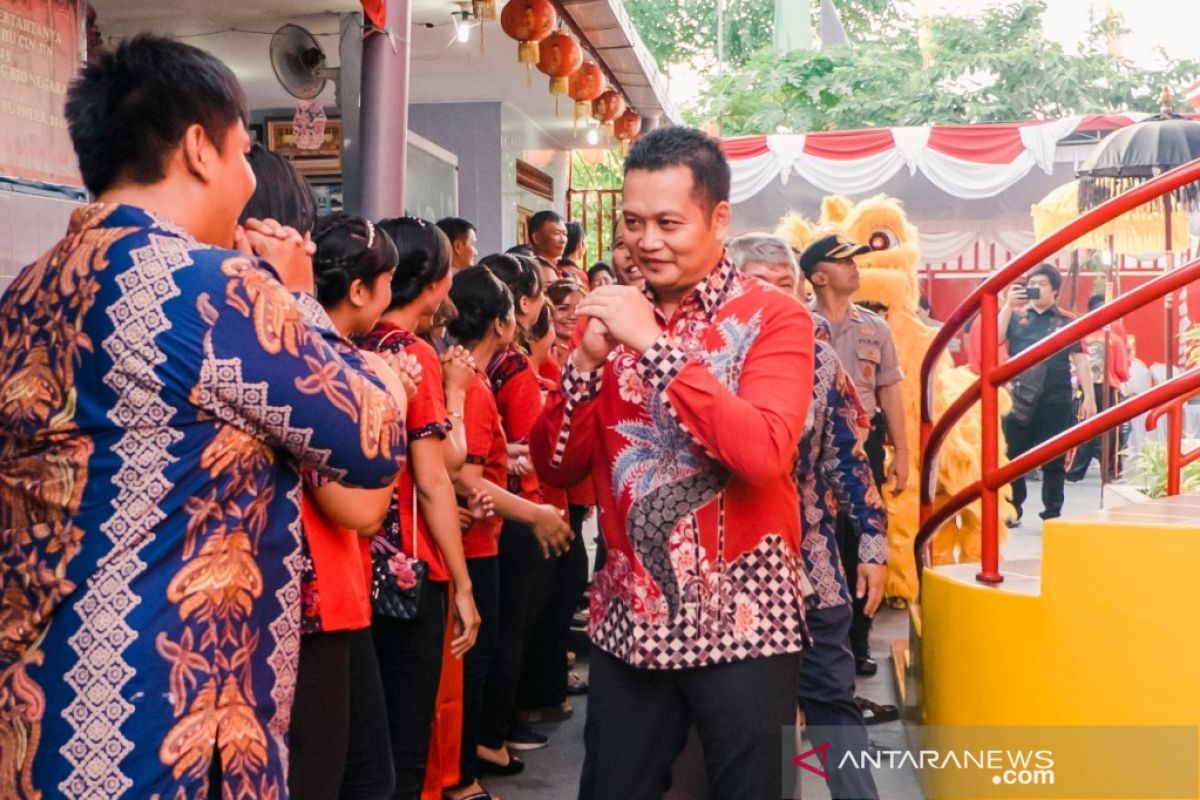 Ruas jalan Kota Negara dimeriahkan perayaan Imlek