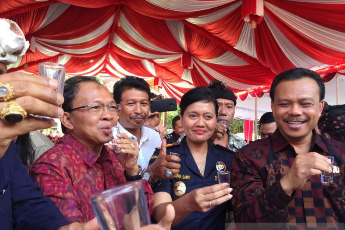 Gubernur Bali terbitkan pergub soal tata kelola arak Bali