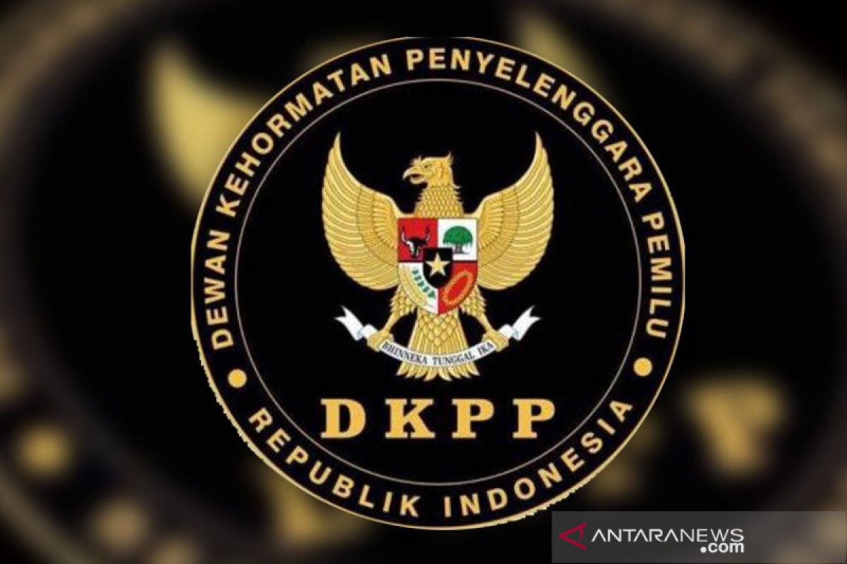 DKPP berhentikan anggota KPU yang merangkap PNS